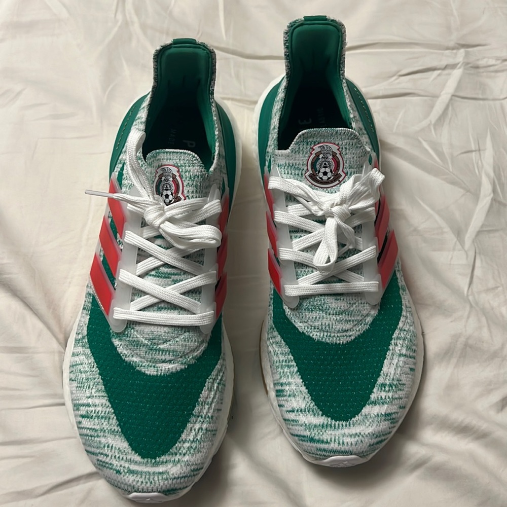 Like new worn once treadmill only Sz10 adidas Ultraboost 21 ‘white green’ no box